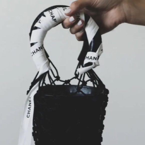 Dior Ribbon White With Gold Lettering - Picture 4 of 5